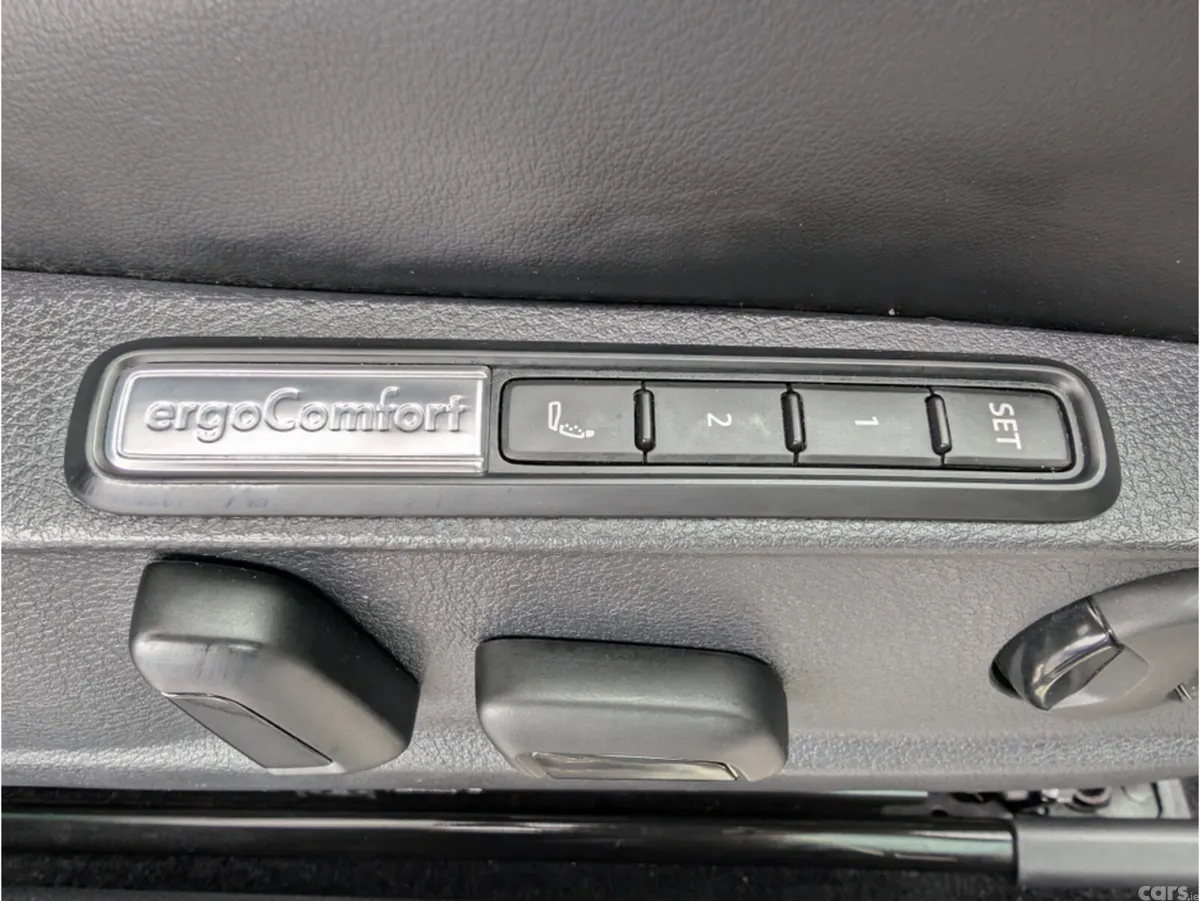 Volkswagen Passat Estate, Diesel, 2023, Grey