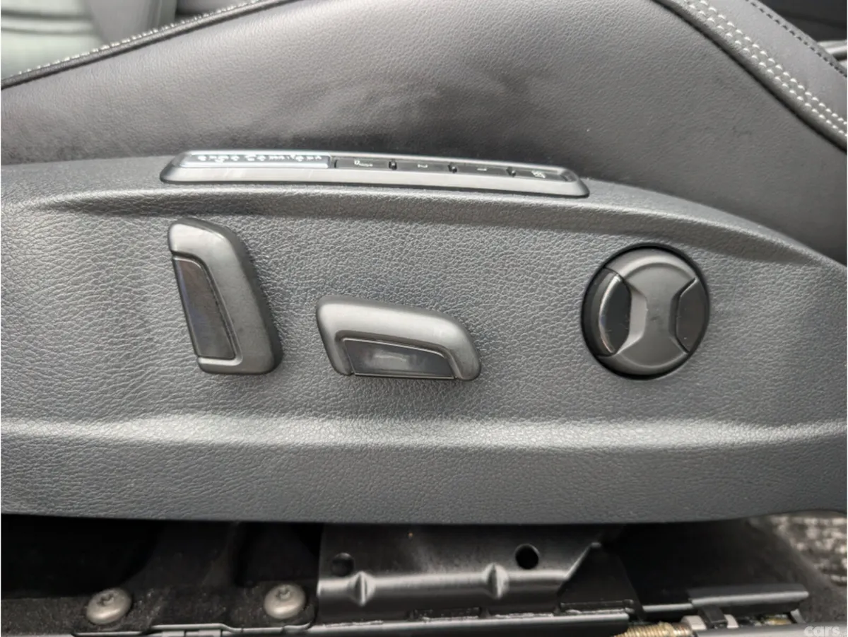 Volkswagen Passat Estate, Diesel, 2023, Grey