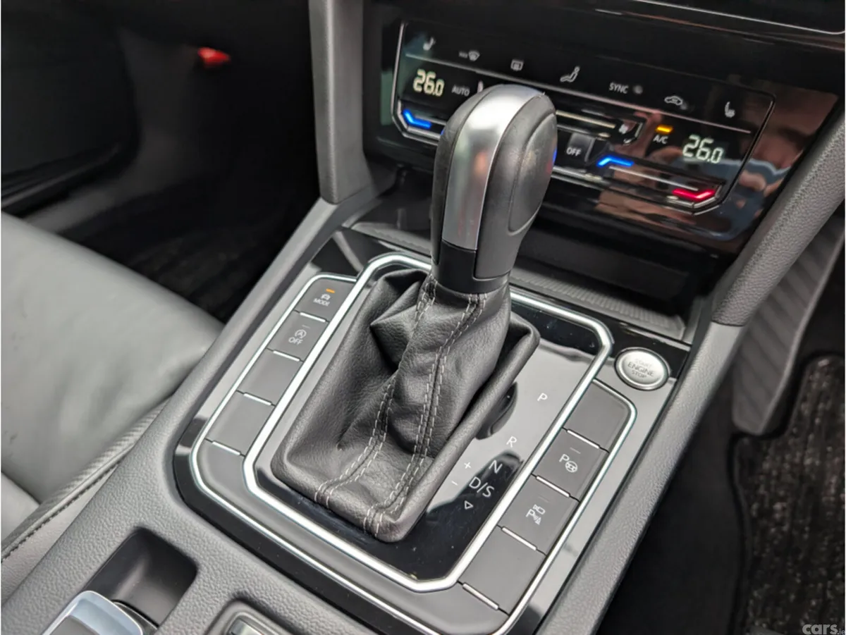 Volkswagen Passat Estate, Diesel, 2023, Grey