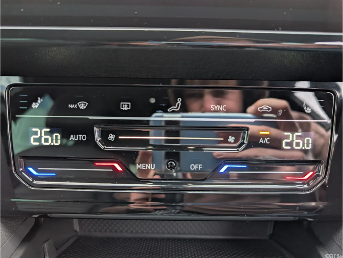 Volkswagen Passat Estate, Diesel, 2023, Grey