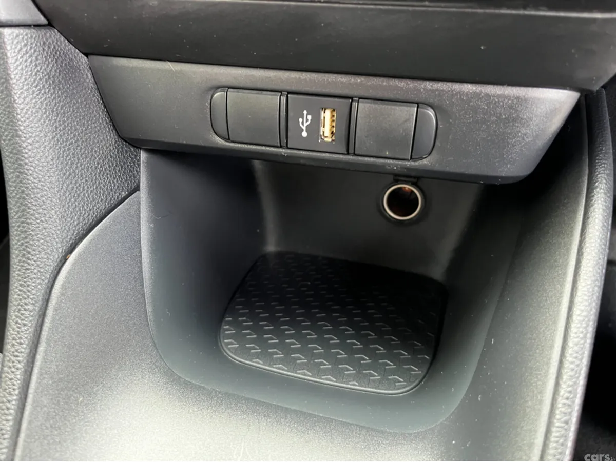 Toyota Yaris Hatchback, Petrol Hybrid, 2023, White