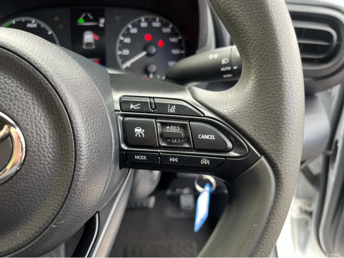 Toyota Yaris Hatchback, Petrol Hybrid, 2023, White