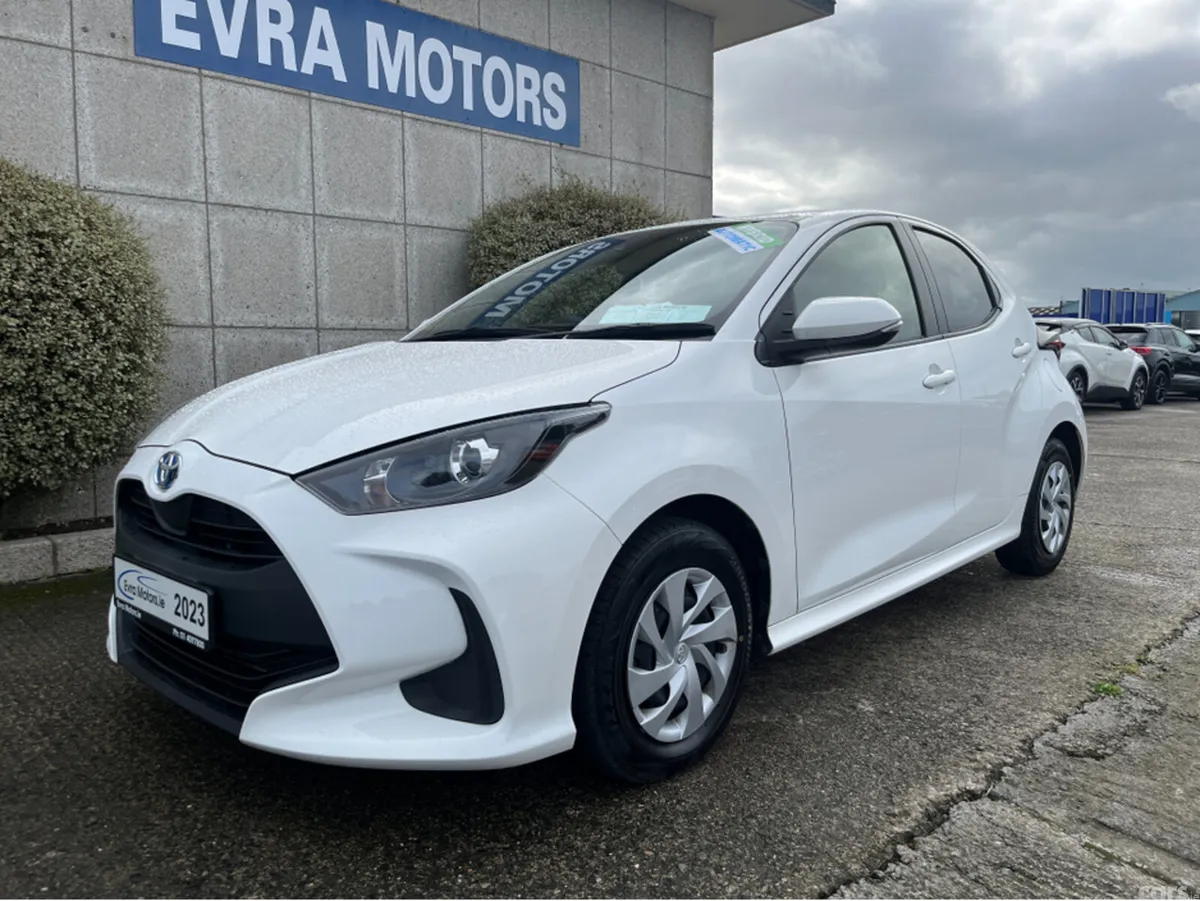 Toyota Yaris Hatchback, Petrol Hybrid, 2023, White