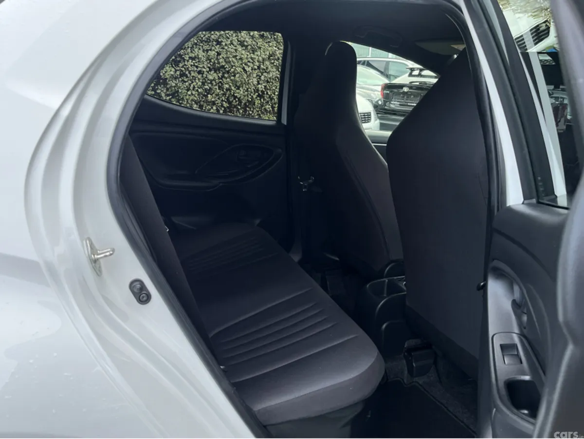 Toyota Yaris Hatchback, Petrol Hybrid, 2023, White