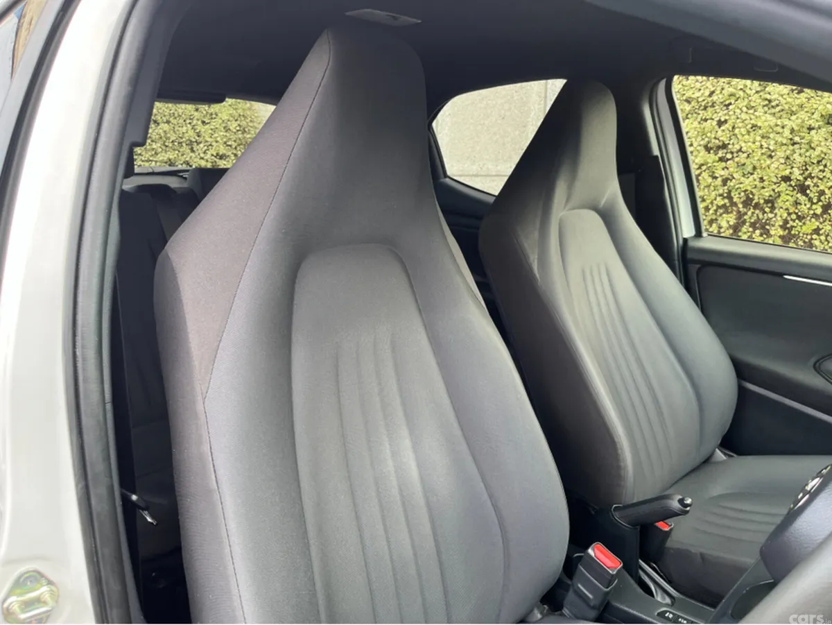Toyota Yaris Hatchback, Petrol Hybrid, 2023, White
