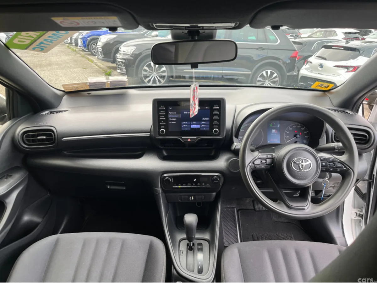 Toyota Yaris Hatchback, Petrol Hybrid, 2023, White