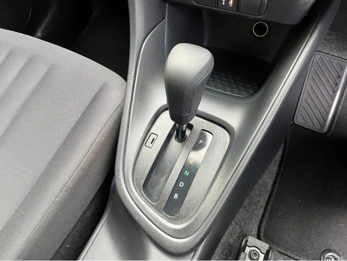 Toyota Yaris Hatchback, Petrol Hybrid, 2023, White