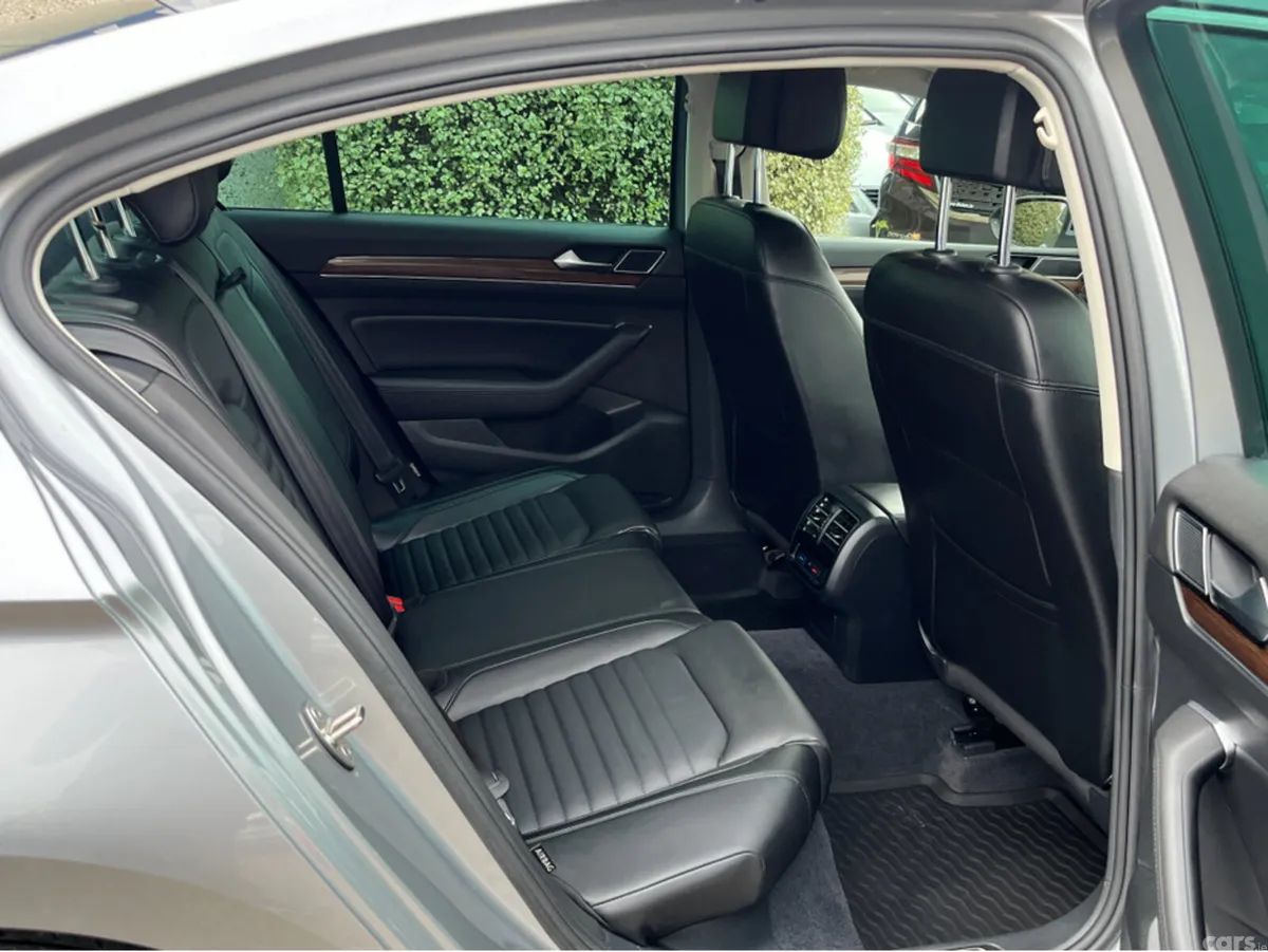 Volkswagen Passat Saloon, Diesel, 2018, Grey