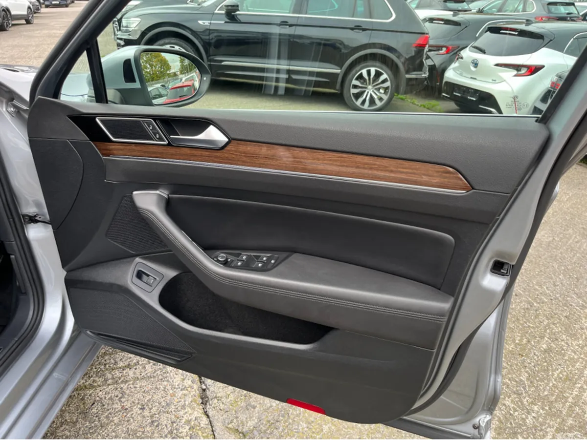 Volkswagen Passat Saloon, Diesel, 2018, Grey