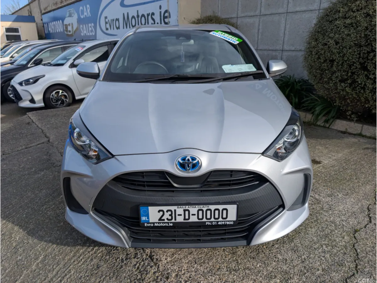 Toyota Yaris Hatchback, Petrol Hybrid, 2023, Silver