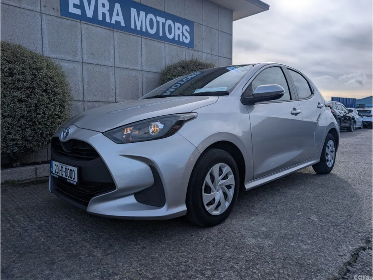 Toyota Yaris Hatchback, Petrol Hybrid, 2023, Silver