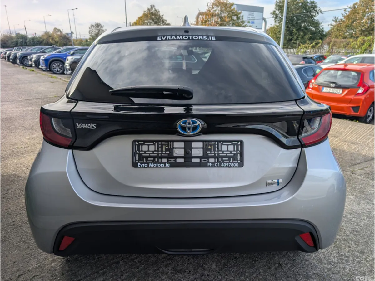 Toyota Yaris Hatchback, Petrol Hybrid, 2023, Silver