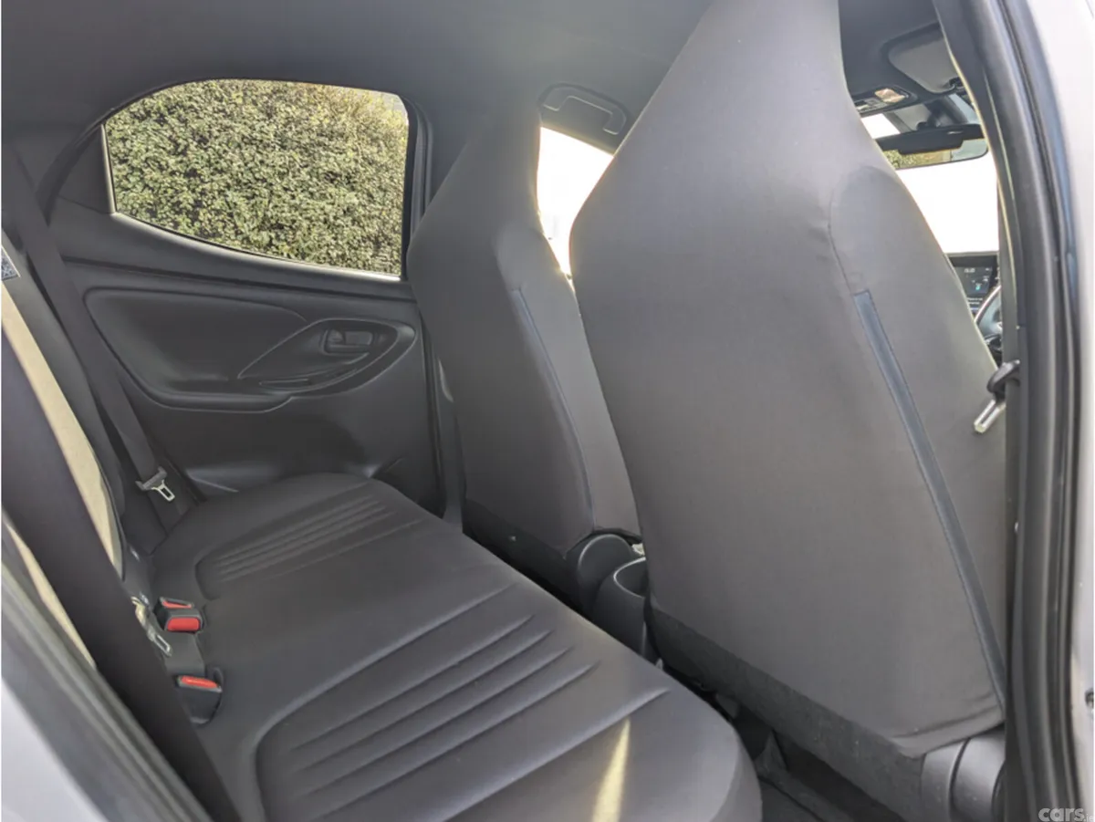Toyota Yaris Hatchback, Petrol Hybrid, 2023, Silver