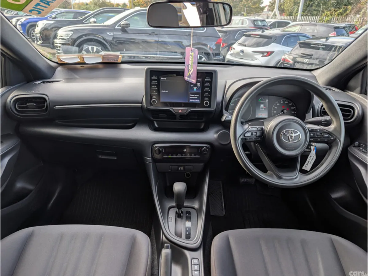 Toyota Yaris Hatchback, Petrol Hybrid, 2023, Silver