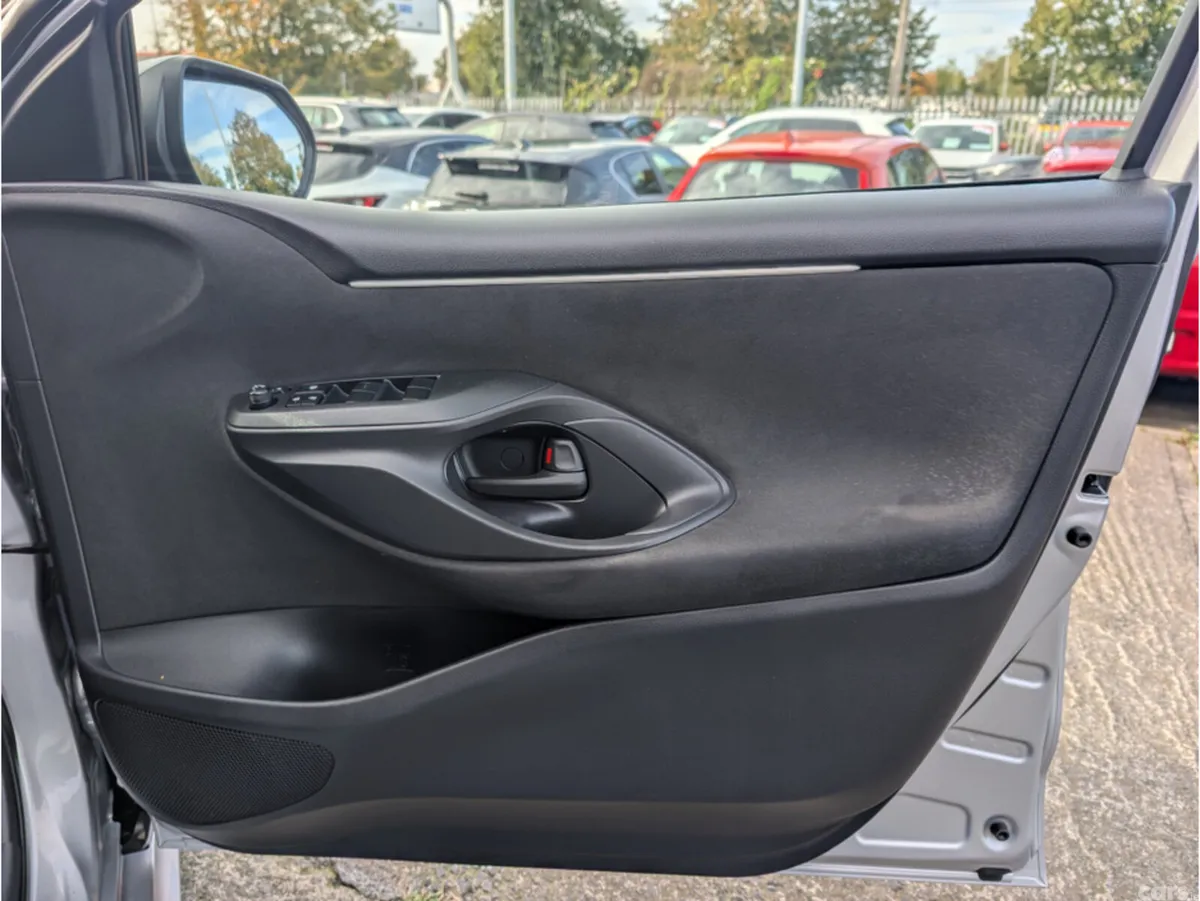 Toyota Yaris Hatchback, Petrol Hybrid, 2023, Silver