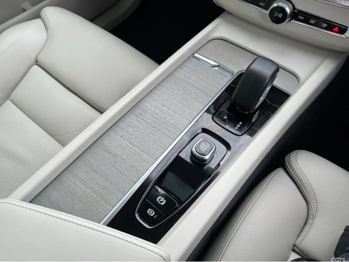 Volvo XC60 SUV, Petrol Plug-in Hybrid, 2024, Blue