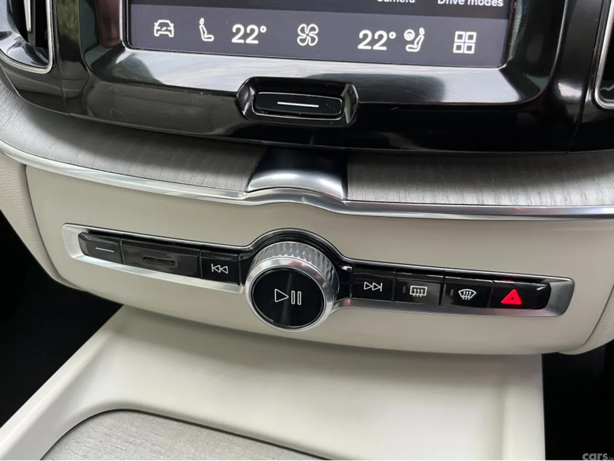 Volvo XC60 SUV, Petrol Plug-in Hybrid, 2024, Blue
