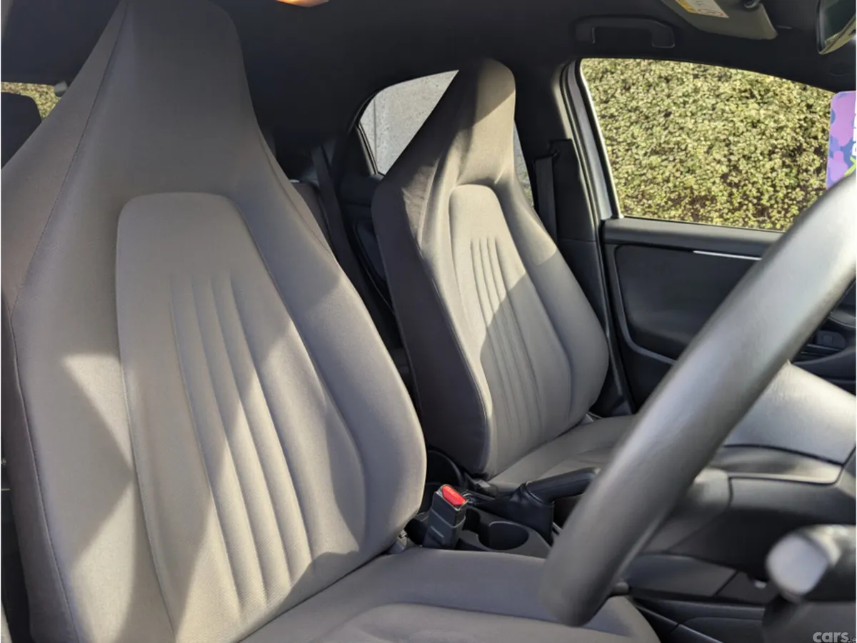 Toyota Yaris Hatchback, Petrol Hybrid, 2023, Silver
