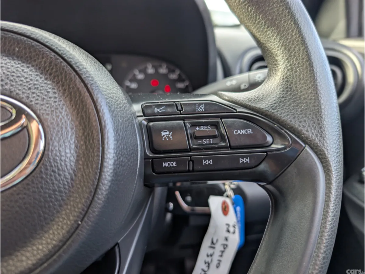 Toyota Yaris Hatchback, Petrol Hybrid, 2023, Silver
