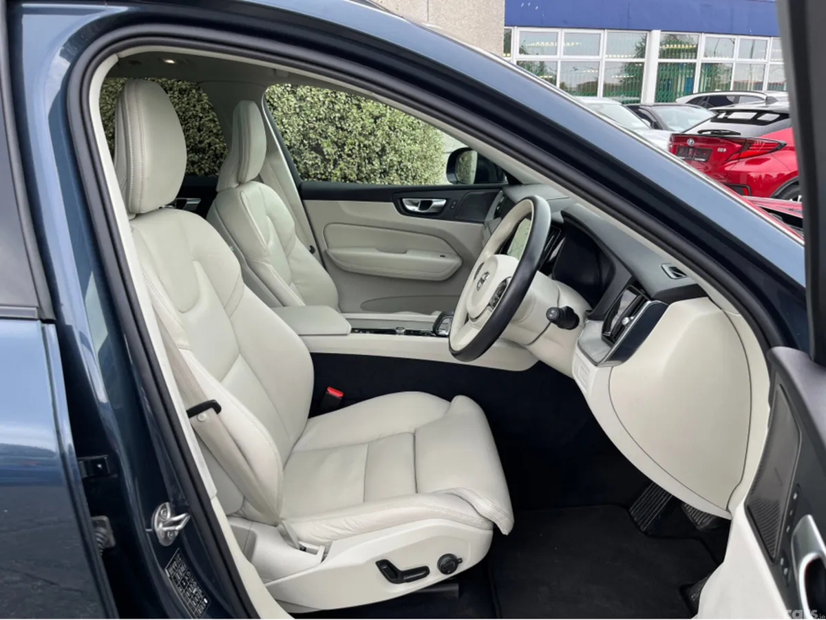 Volvo XC60 SUV, Petrol Plug-in Hybrid, 2024, Blue
