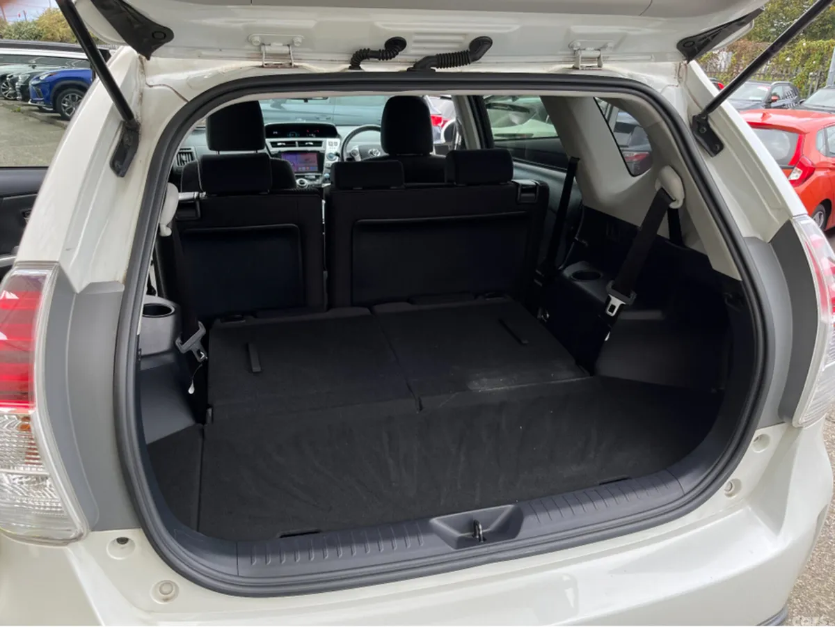 Toyota Prius MPV, Petrol Hybrid, 2019, White
