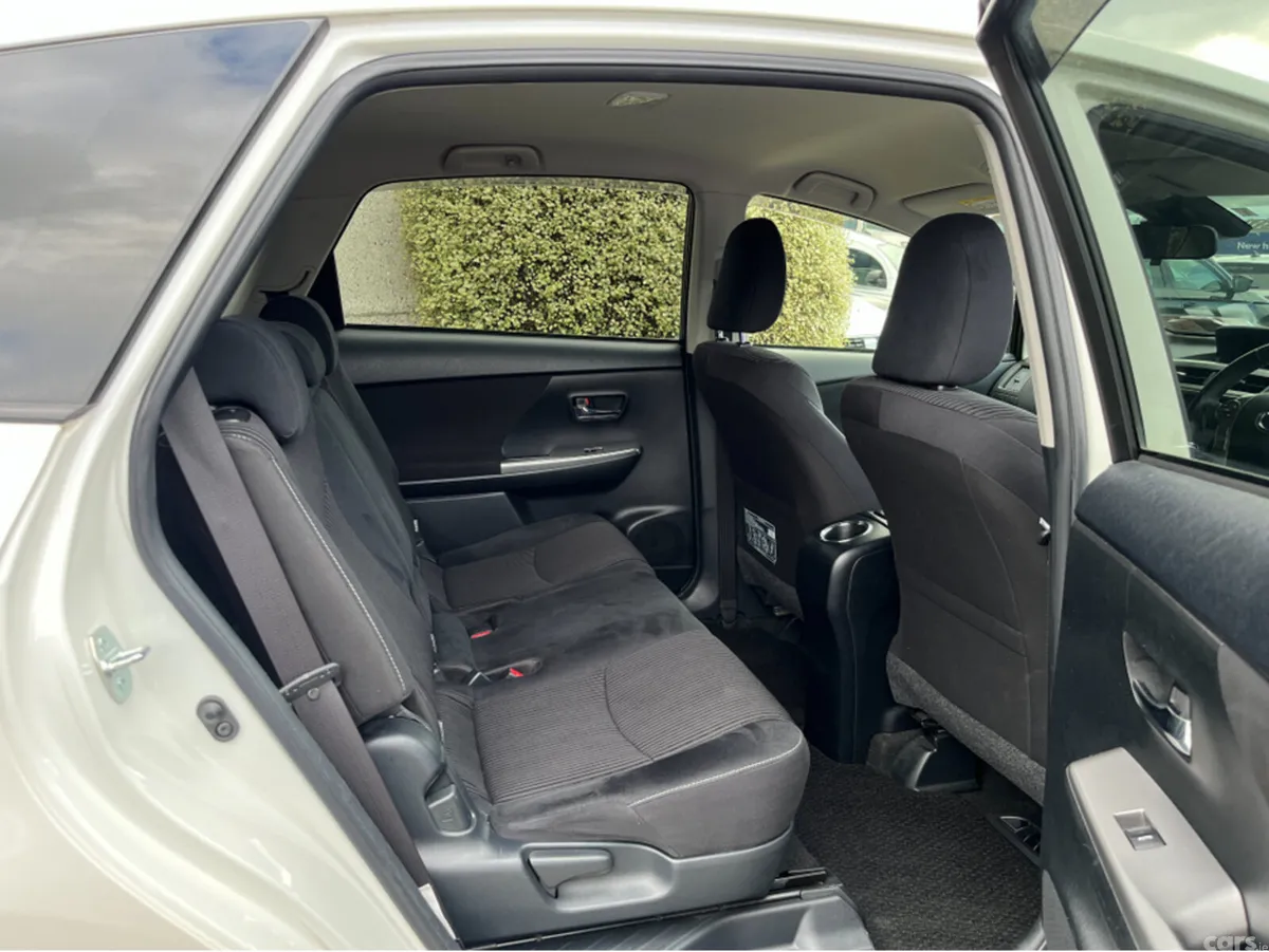 Toyota Prius MPV, Petrol Hybrid, 2019, White