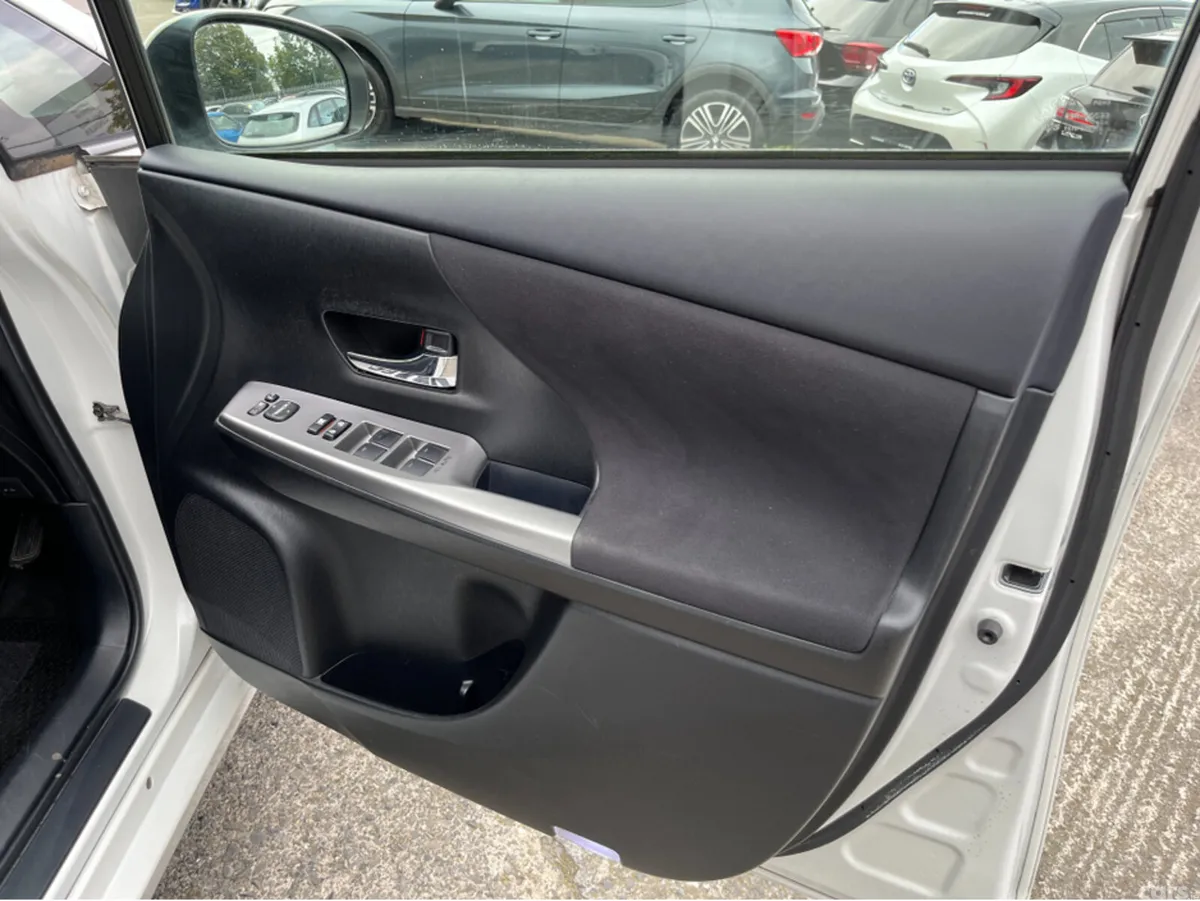 Toyota Prius MPV, Petrol Hybrid, 2019, White