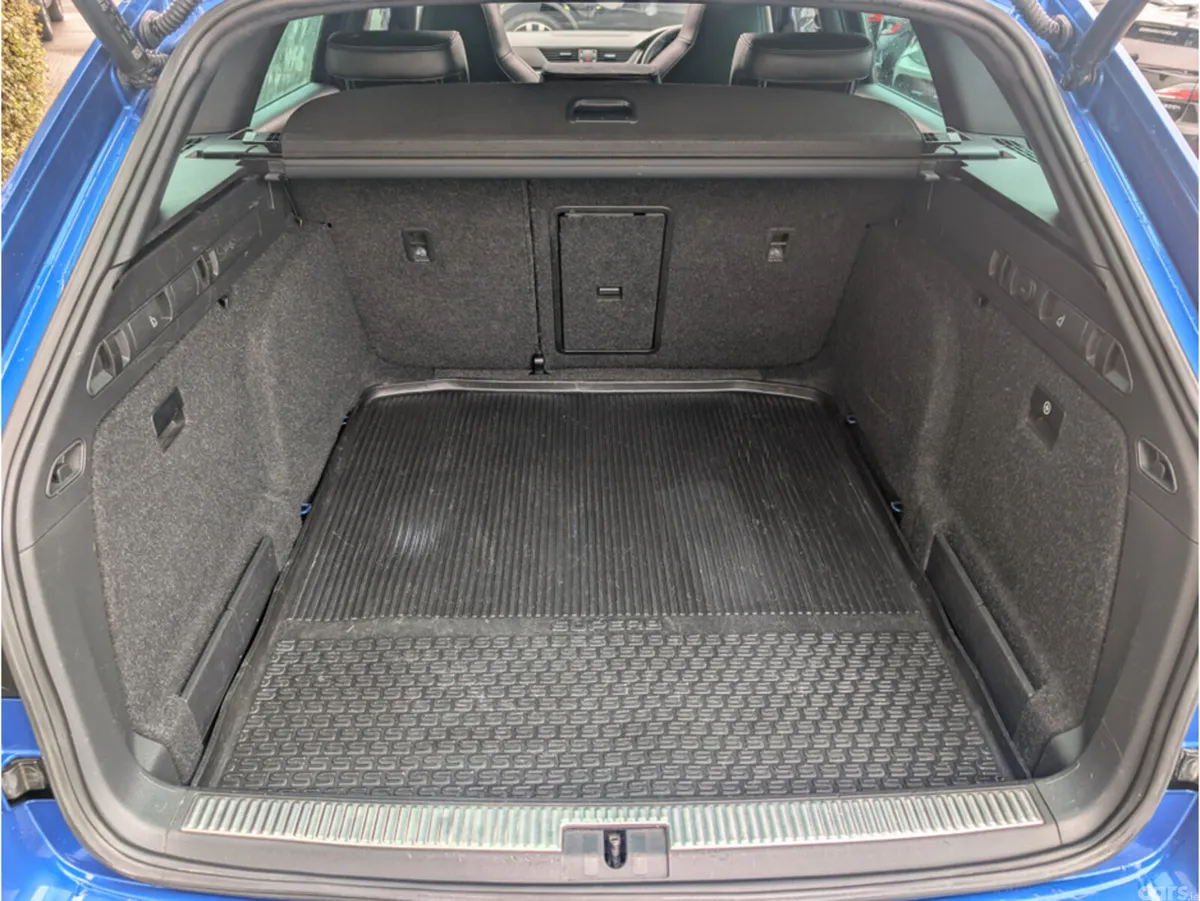 Skoda Superb Estate, Diesel, 2023, Blue