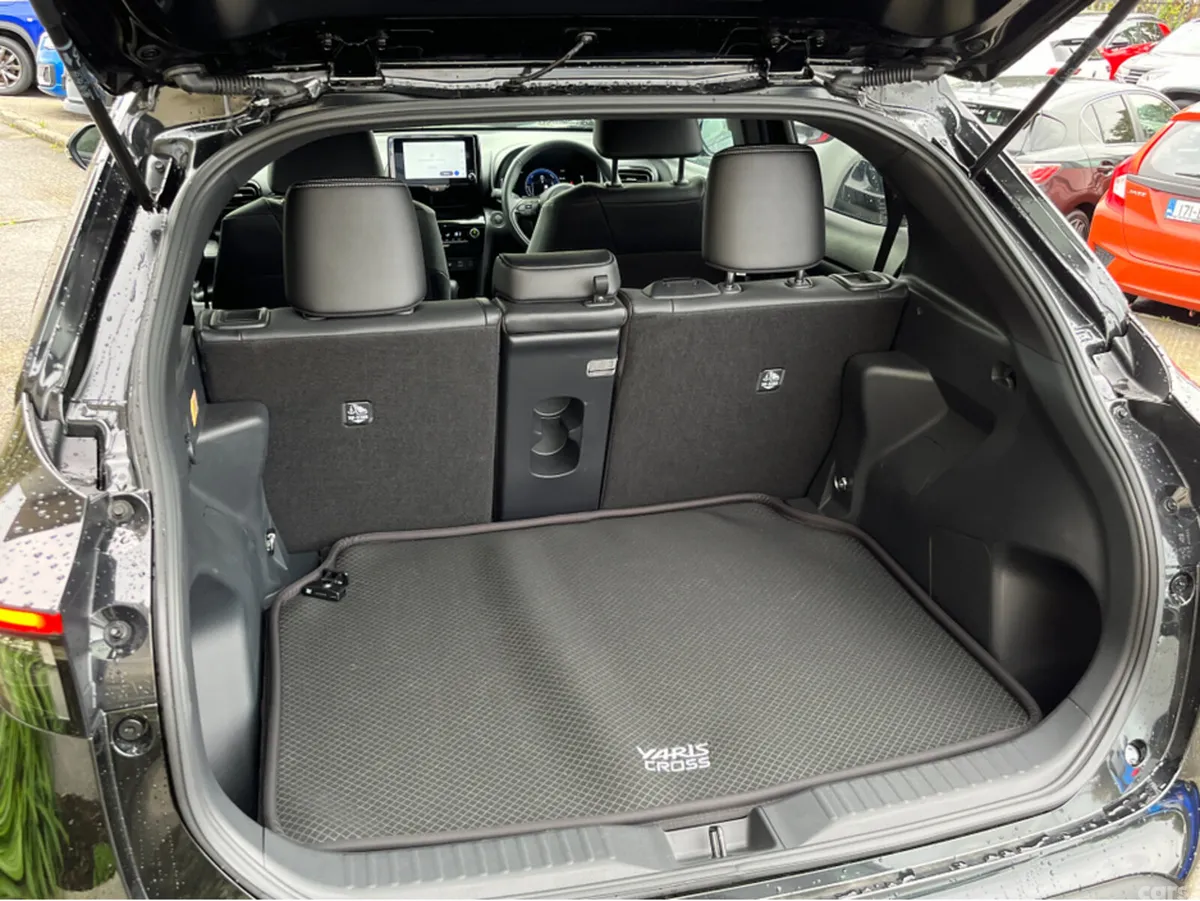 Toyota Yaris Cross SUV, Petrol Hybrid, 2025, Black