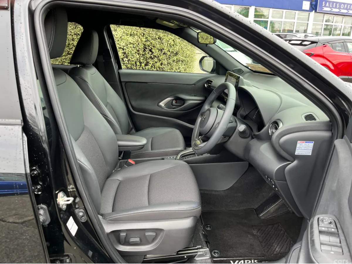 Toyota Yaris Cross SUV, Petrol Hybrid, 2025, Black