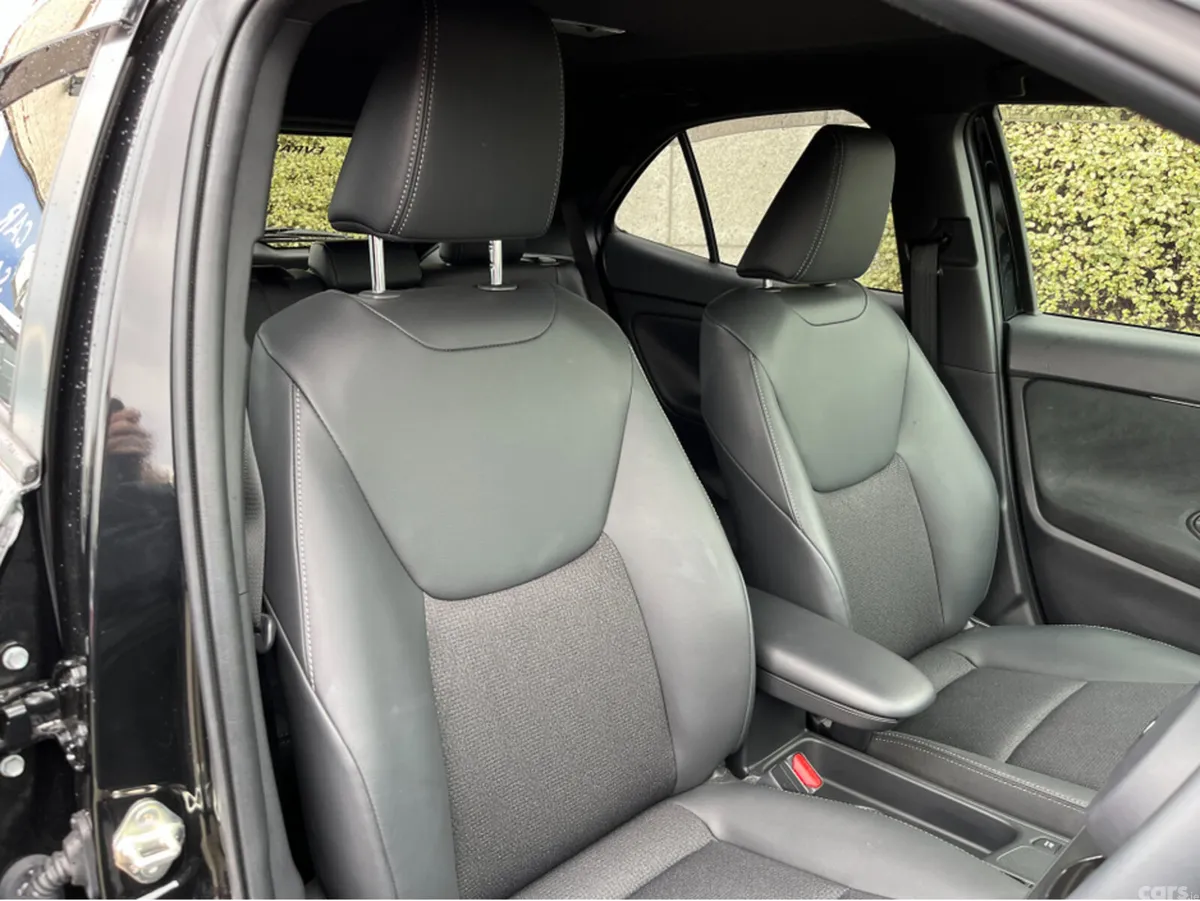 Toyota Yaris Cross SUV, Petrol Hybrid, 2025, Black