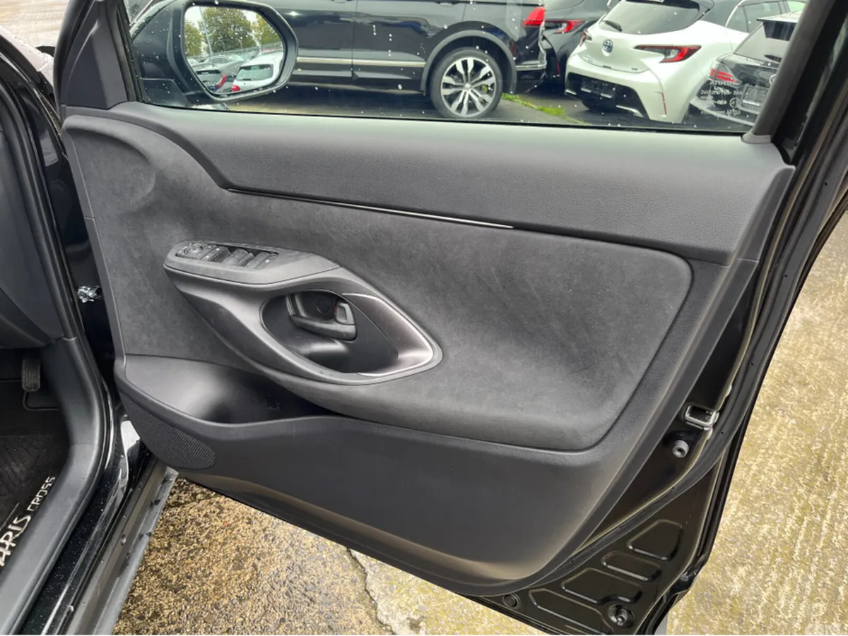 Toyota Yaris Cross SUV, Petrol Hybrid, 2025, Black