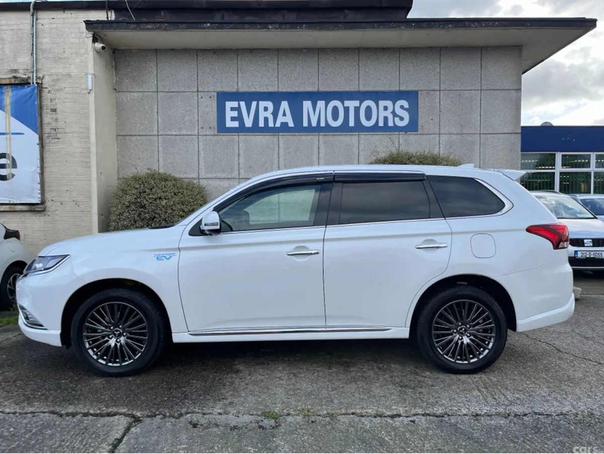 Mitsubishi Outlander SUV, Petrol Plug-in Hybrid, 2021, White