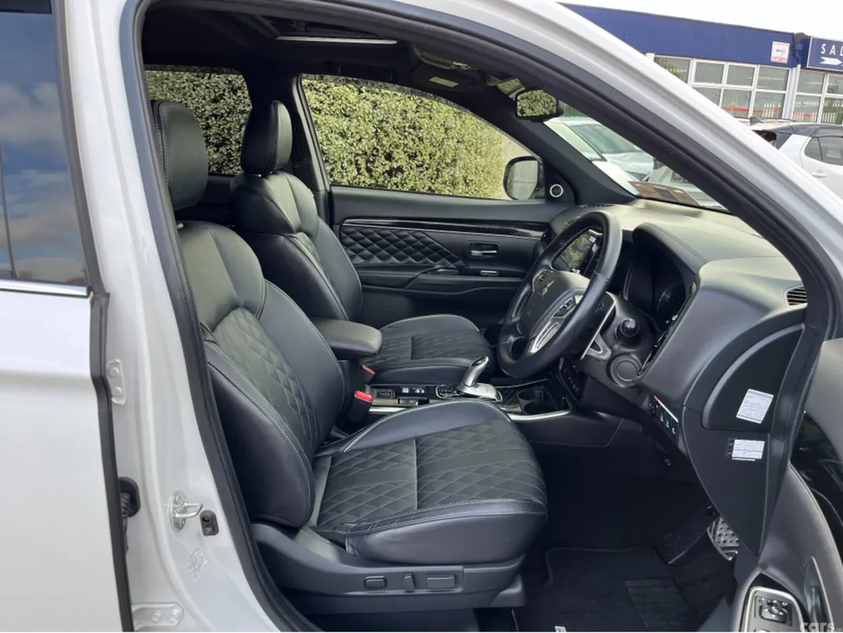 Mitsubishi Outlander SUV, Petrol Plug-in Hybrid, 2021, White