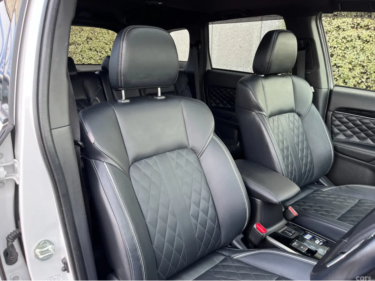 Mitsubishi Outlander SUV, Petrol Plug-in Hybrid, 2021, White