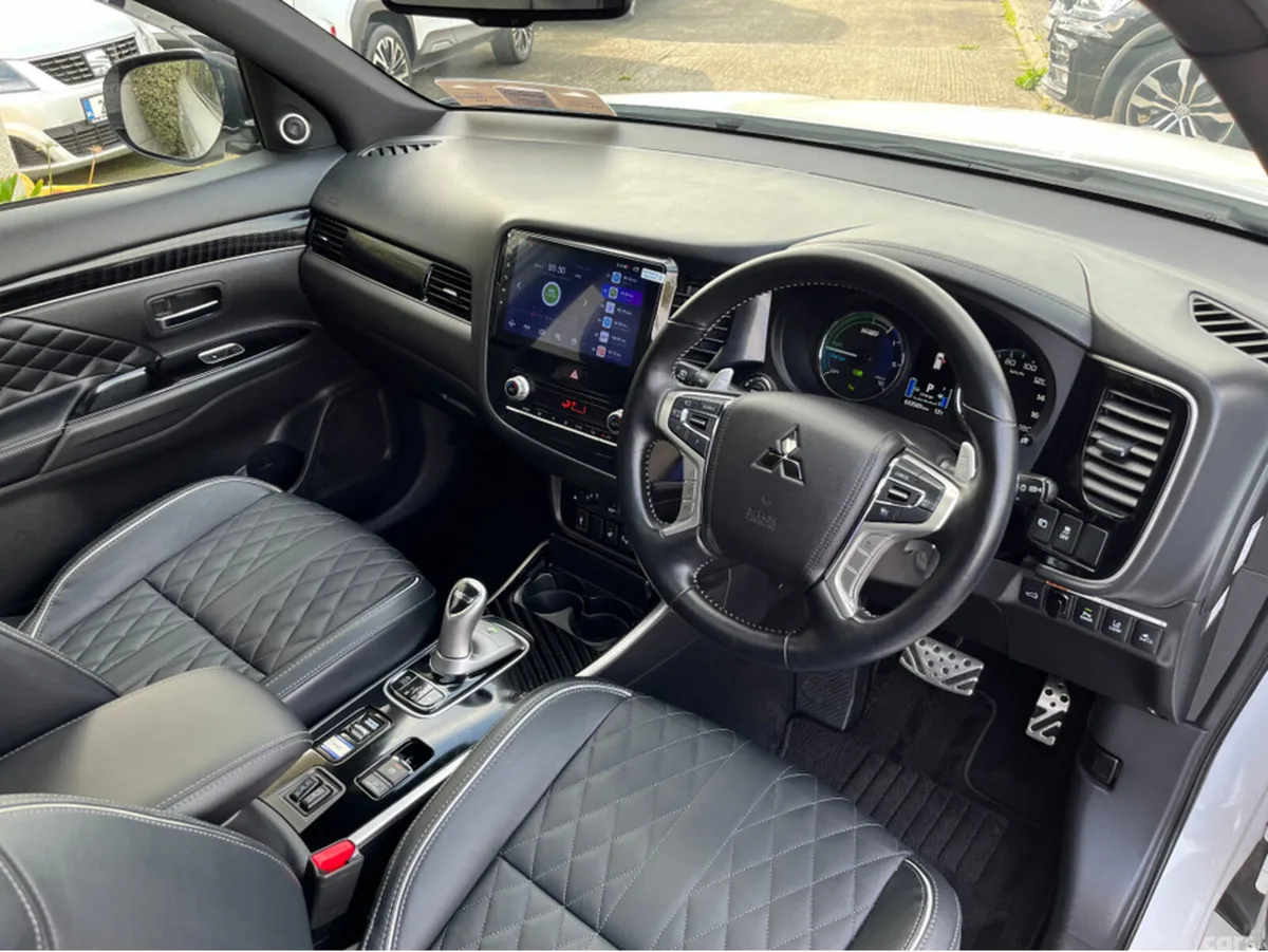 Mitsubishi Outlander SUV, Petrol Plug-in Hybrid, 2021, White
