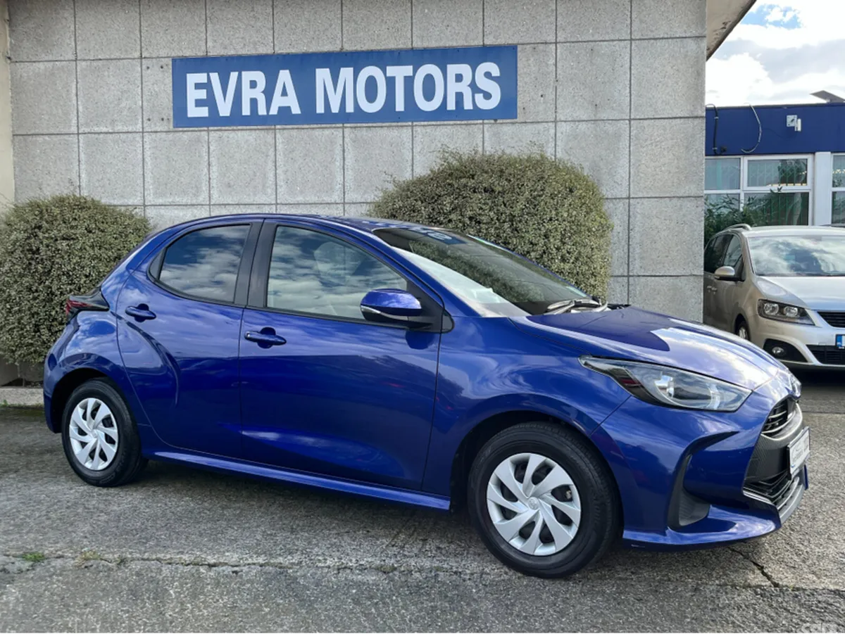 Toyota Yaris Hatchback, Petrol Hybrid, 2023, Blue