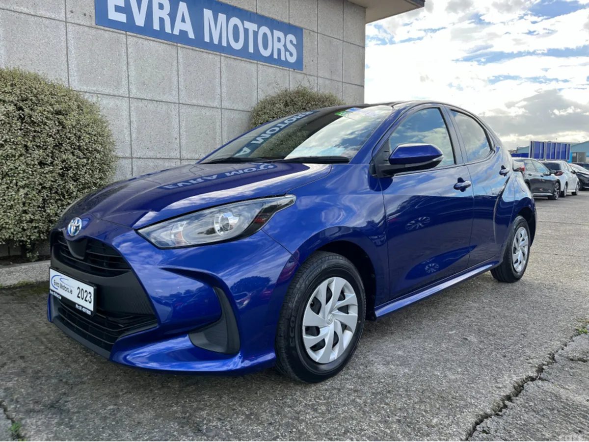 Toyota Yaris Hatchback, Petrol Hybrid, 2023, Blue