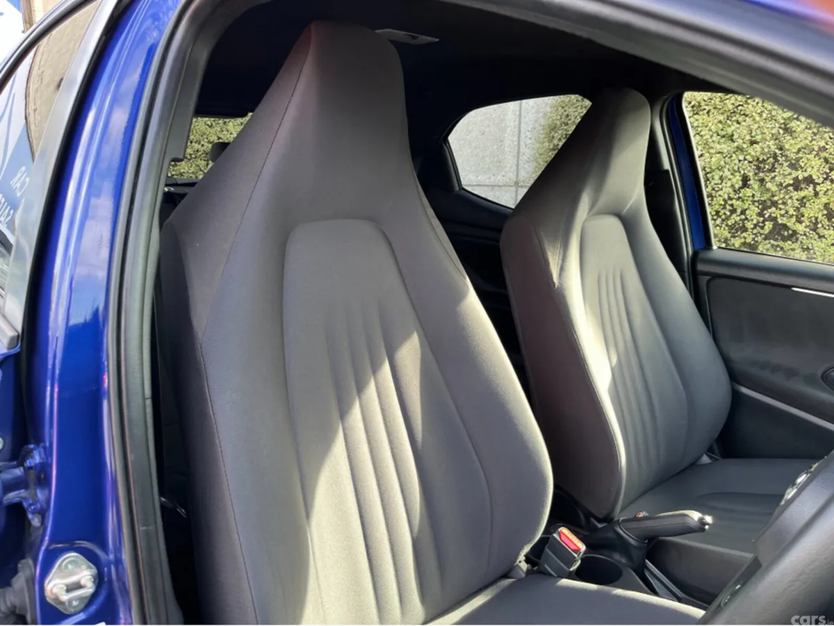 Toyota Yaris Hatchback, Petrol Hybrid, 2023, Blue