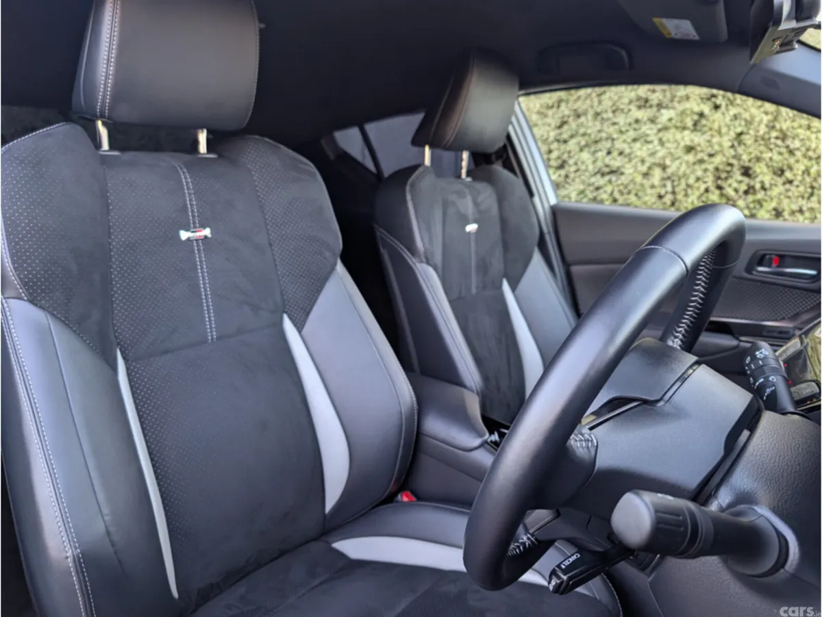 Toyota C-HR SUV, Petrol Hybrid, 2023, Red