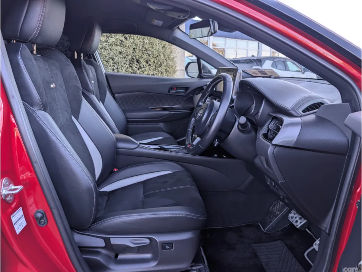 Toyota C-HR SUV, Petrol Hybrid, 2023, Red