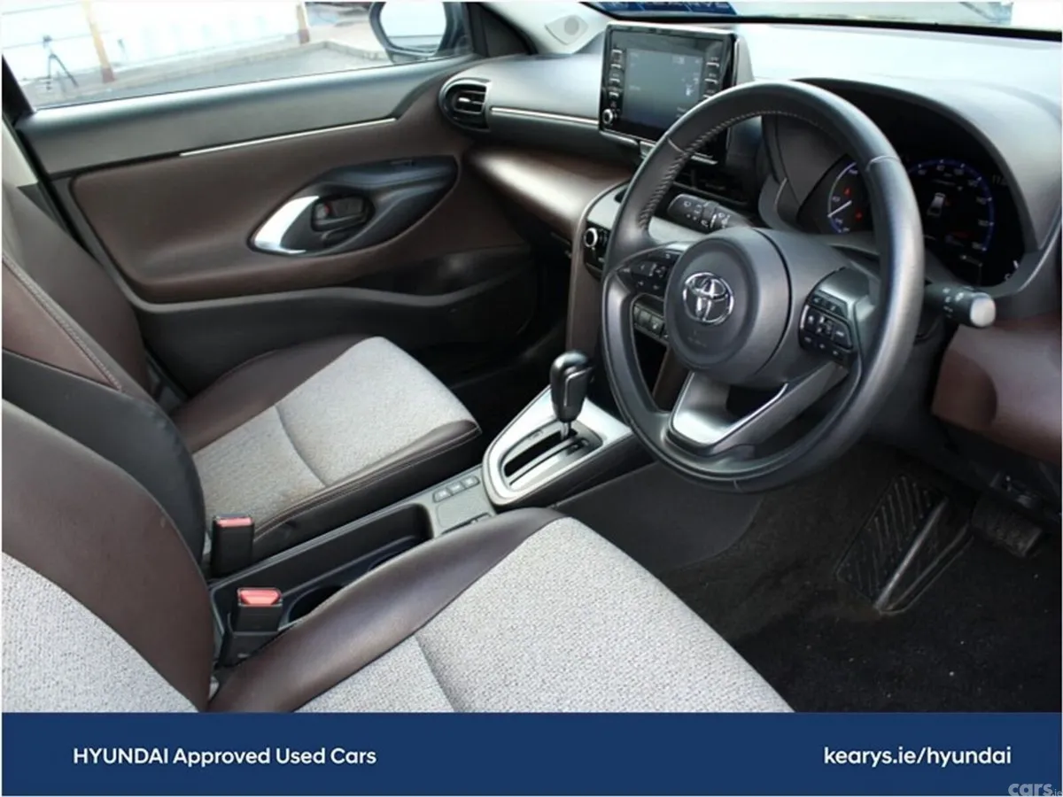 Toyota Yaris Cross Hatchback, Petrol Hybrid, 2021, Black