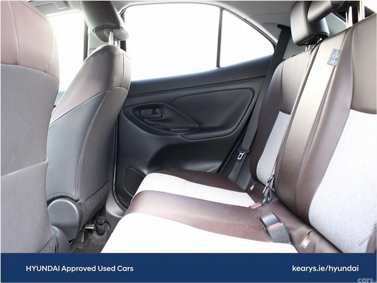 Toyota Yaris Cross Hatchback, Petrol Hybrid, 2021, Black