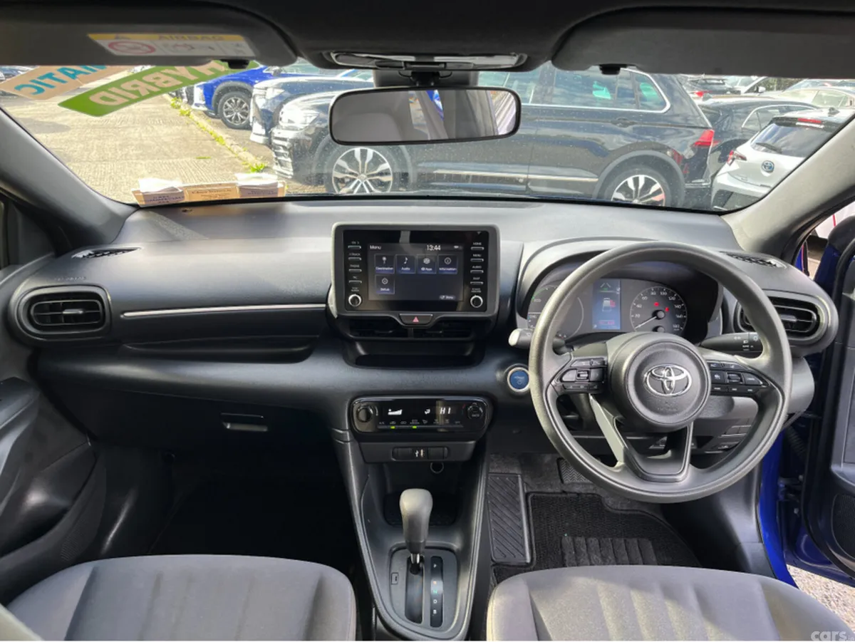 Toyota Yaris Hatchback, Petrol Hybrid, 2023, Blue