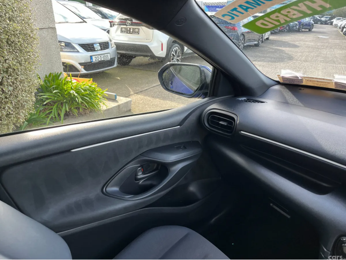 Toyota Yaris Hatchback, Petrol Hybrid, 2023, Blue