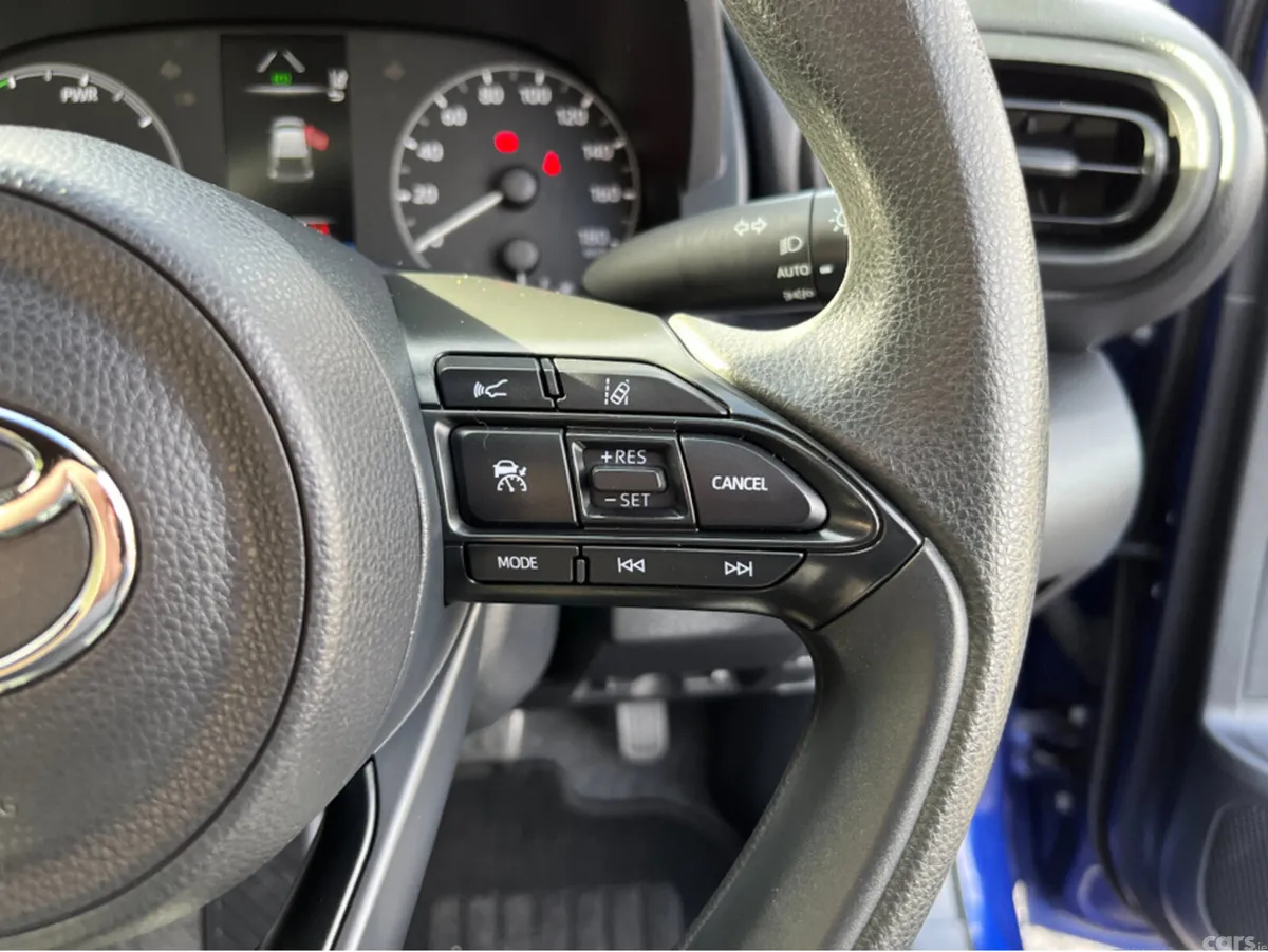 Toyota Yaris Hatchback, Petrol Hybrid, 2023, Blue