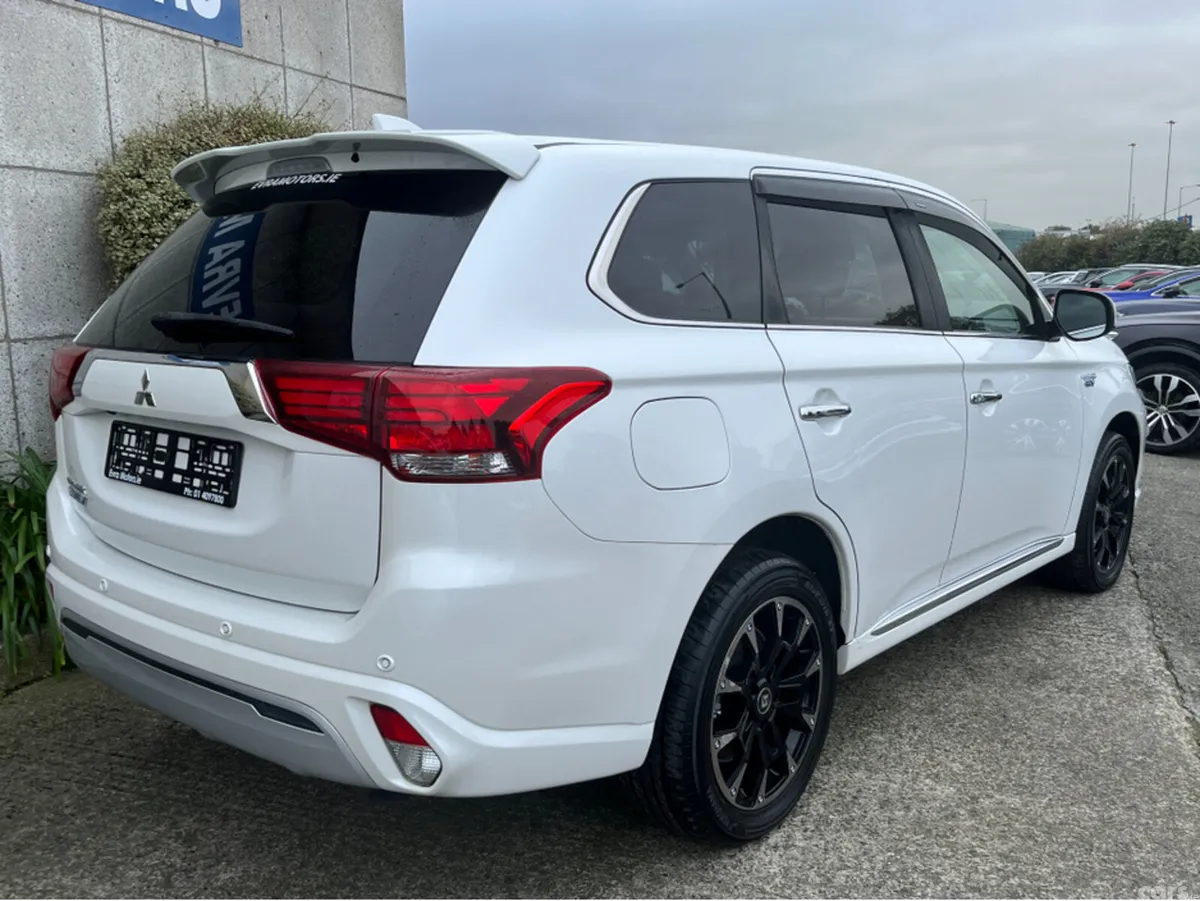 Mitsubishi Outlander SUV, Petrol Plug-in Hybrid, 2019, White
