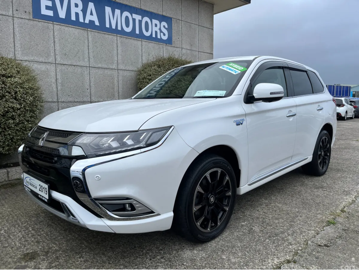 Mitsubishi Outlander SUV, Petrol Plug-in Hybrid, 2019, White
