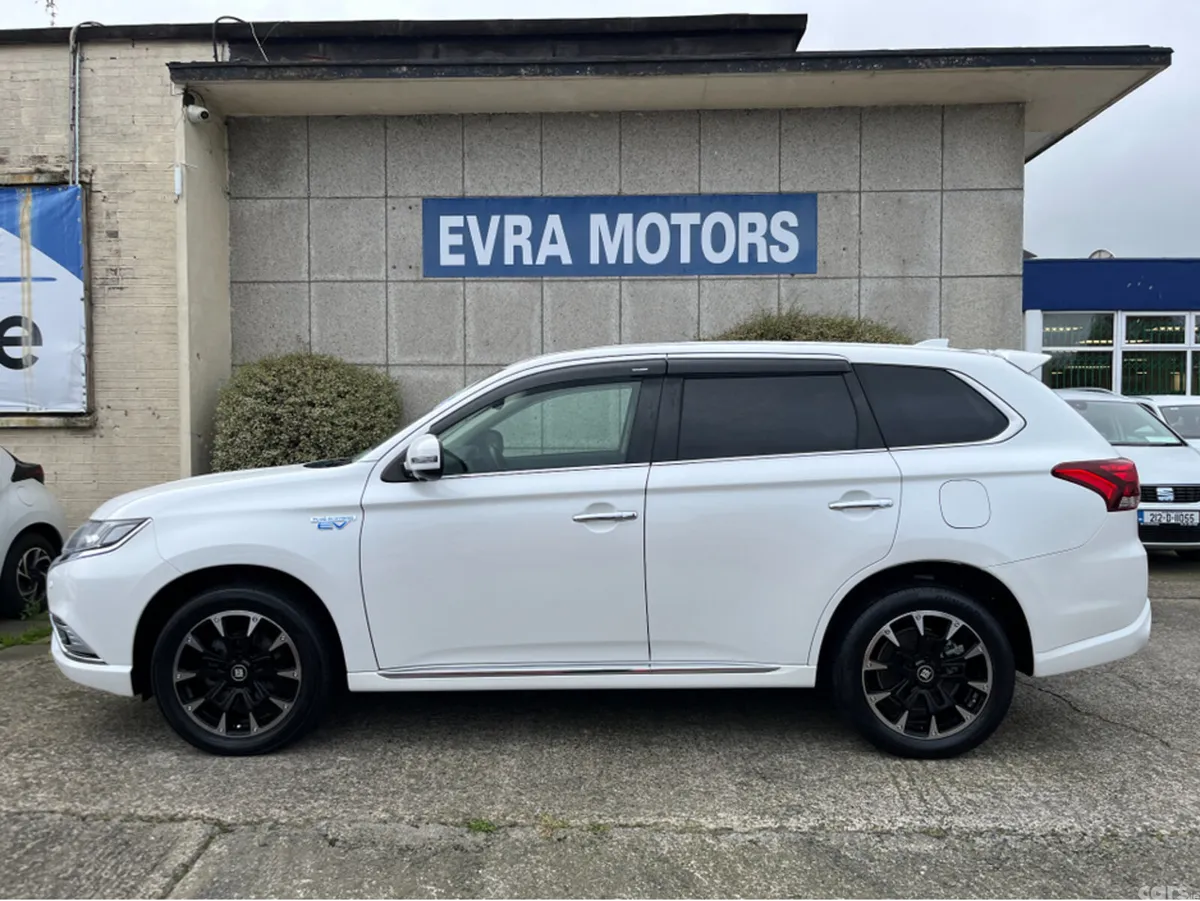 Mitsubishi Outlander SUV, Petrol Plug-in Hybrid, 2019, White