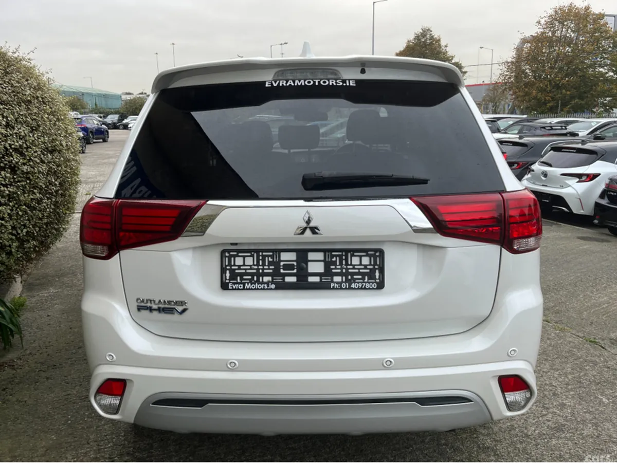 Mitsubishi Outlander SUV, Petrol Plug-in Hybrid, 2019, White